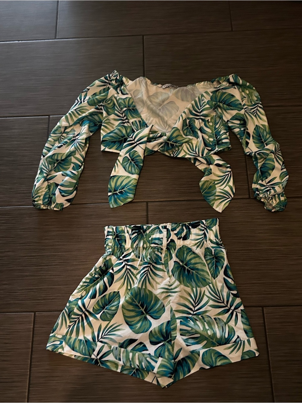 SHEIN Green Leaf Print Tie-Front Crop Top
